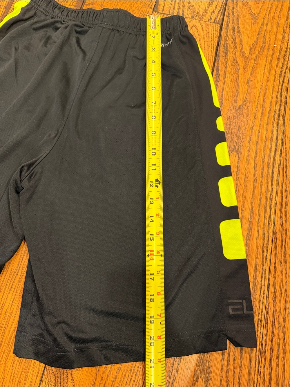NIKE ELITE STRIPE BASKETBALL SHORTS IN BLACK AND NEON GREEN BOYS SIZE LARGE - Picture 10 of 12